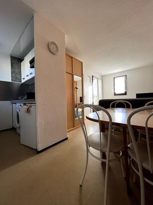 St-Pierre-La-Mer, Bel Appartement A Dans Residence Avec Piscine Et Tennis Entre 5 Et 10 Min De La Plage Fleury  Ngoại thất bức ảnh
