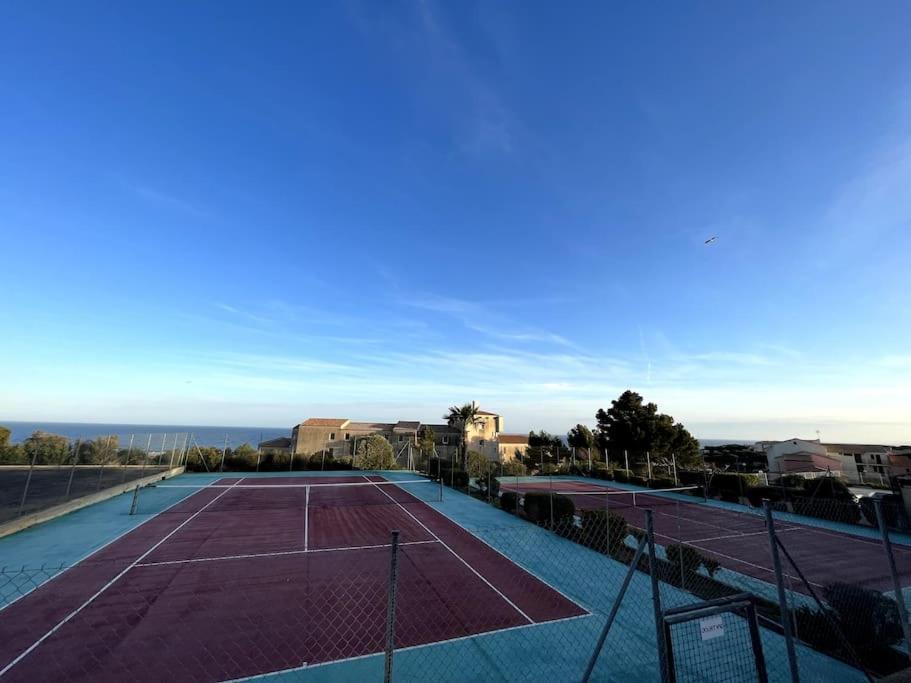 St-Pierre-La-Mer, Bel Appartement A Dans Residence Avec Piscine Et Tennis Entre 5 Et 10 Min De La Plage Fleury  Ngoại thất bức ảnh